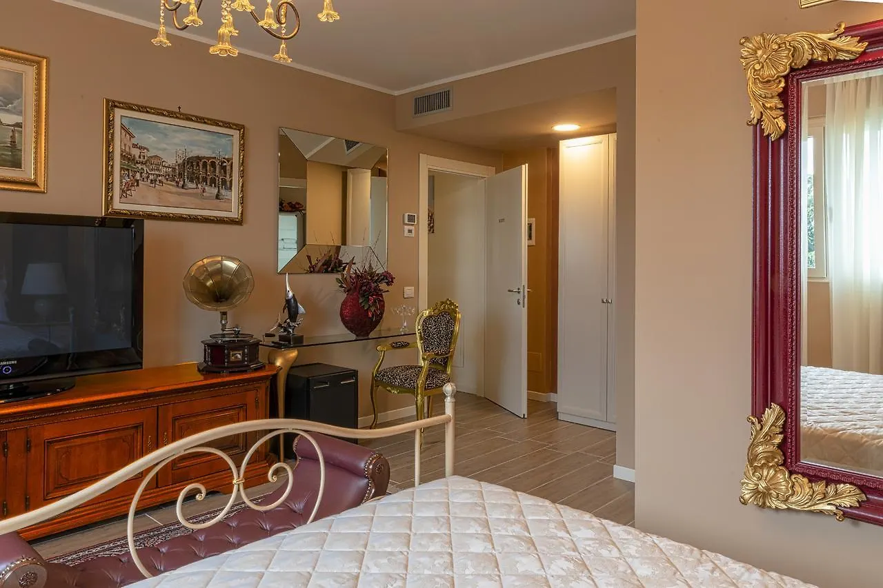 Villa Luisa Rooms And Breakfast Пескьера-дель-Гарда 0*,  Италия